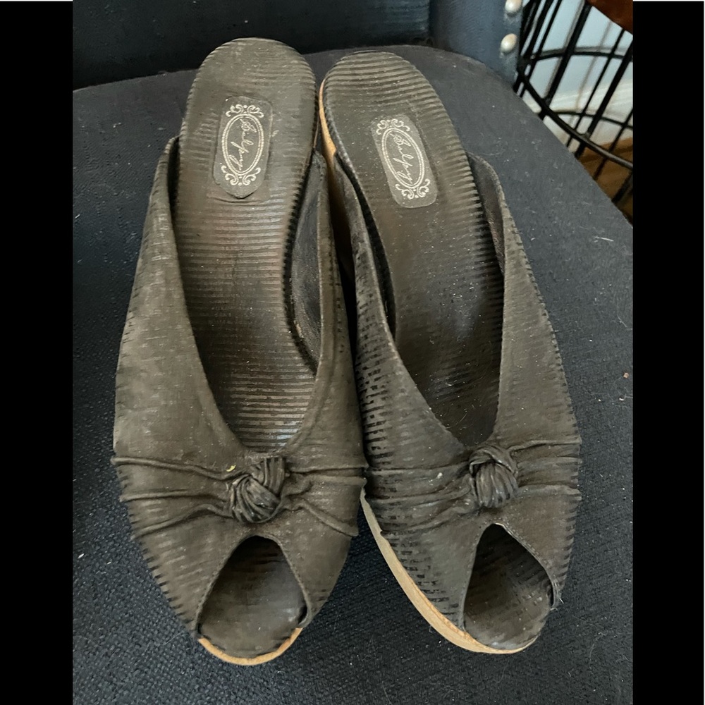 Salpy black stripe size 9